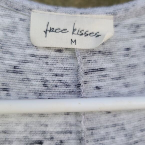 3/10$ Free kisses cali tank - Picture 3 of 4